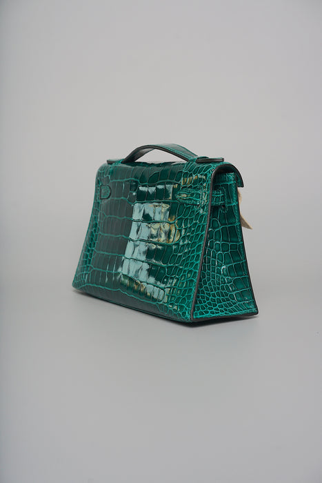 Hermes Kelly Pochette in Vert Emerald Shiny Alligator Ghw