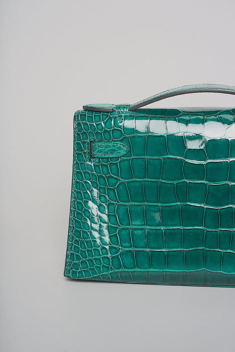 Hermes Kelly Pochette in Vert Emerald Shiny Alligator Ghw