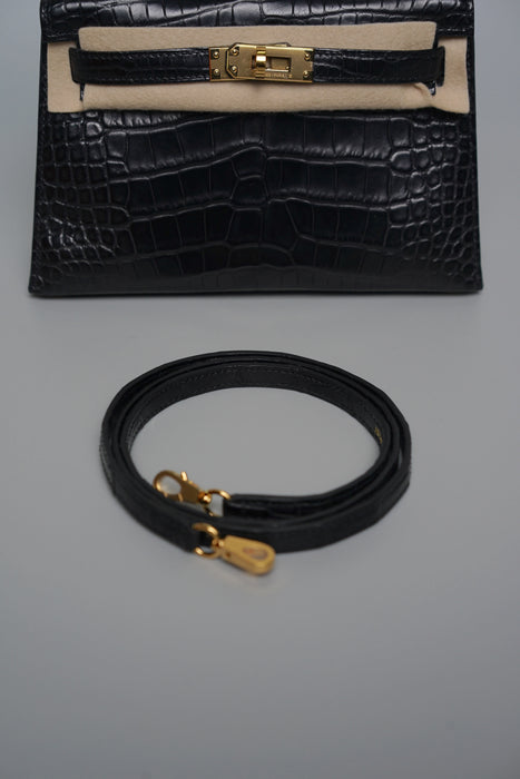 Hermes Kelly 20 in Noir Matte Alligator Ghw
