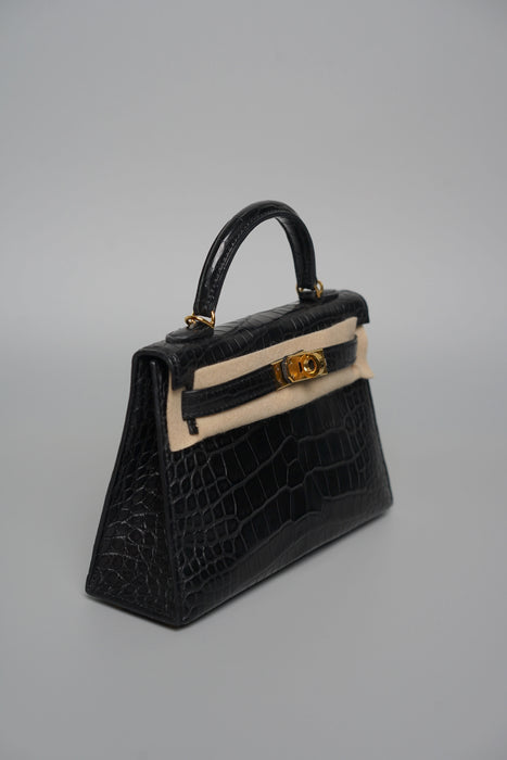 Hermes Kelly 20 in Noir Matte Alligator Ghw