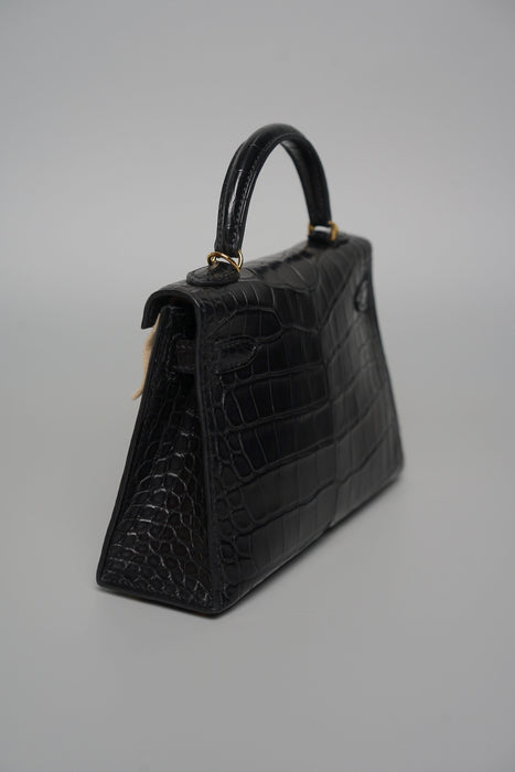 Hermes Kelly 20 in Noir Matte Alligator Ghw