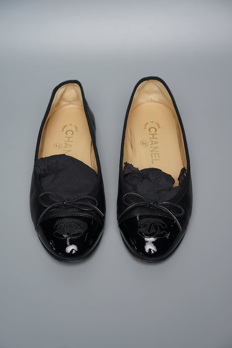 Chanel Pumps in Black Size 35