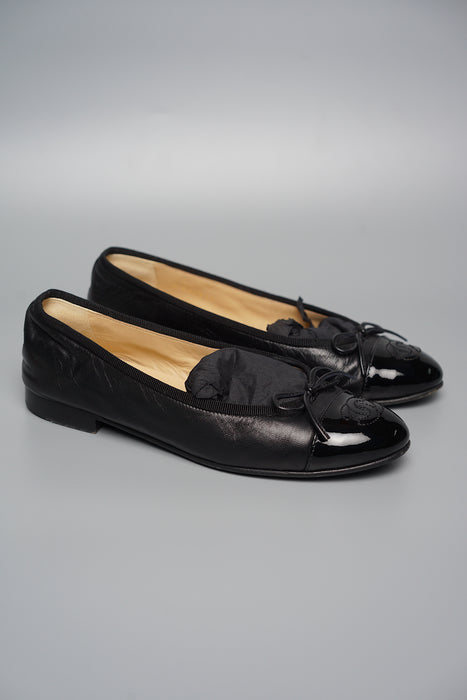 Chanel Pumps in Black Size 35