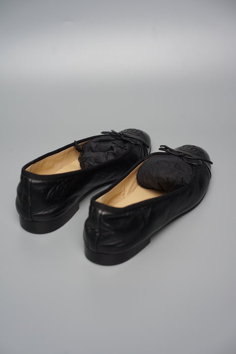 Chanel Pumps in Black Size 35