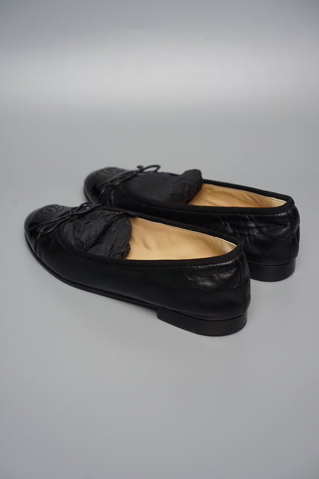 Chanel Pumps in Black Size 35