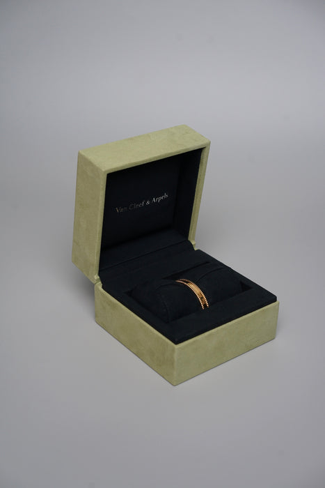 VCA Perlée signature bracelet, medium model in 18K Yellow Gold