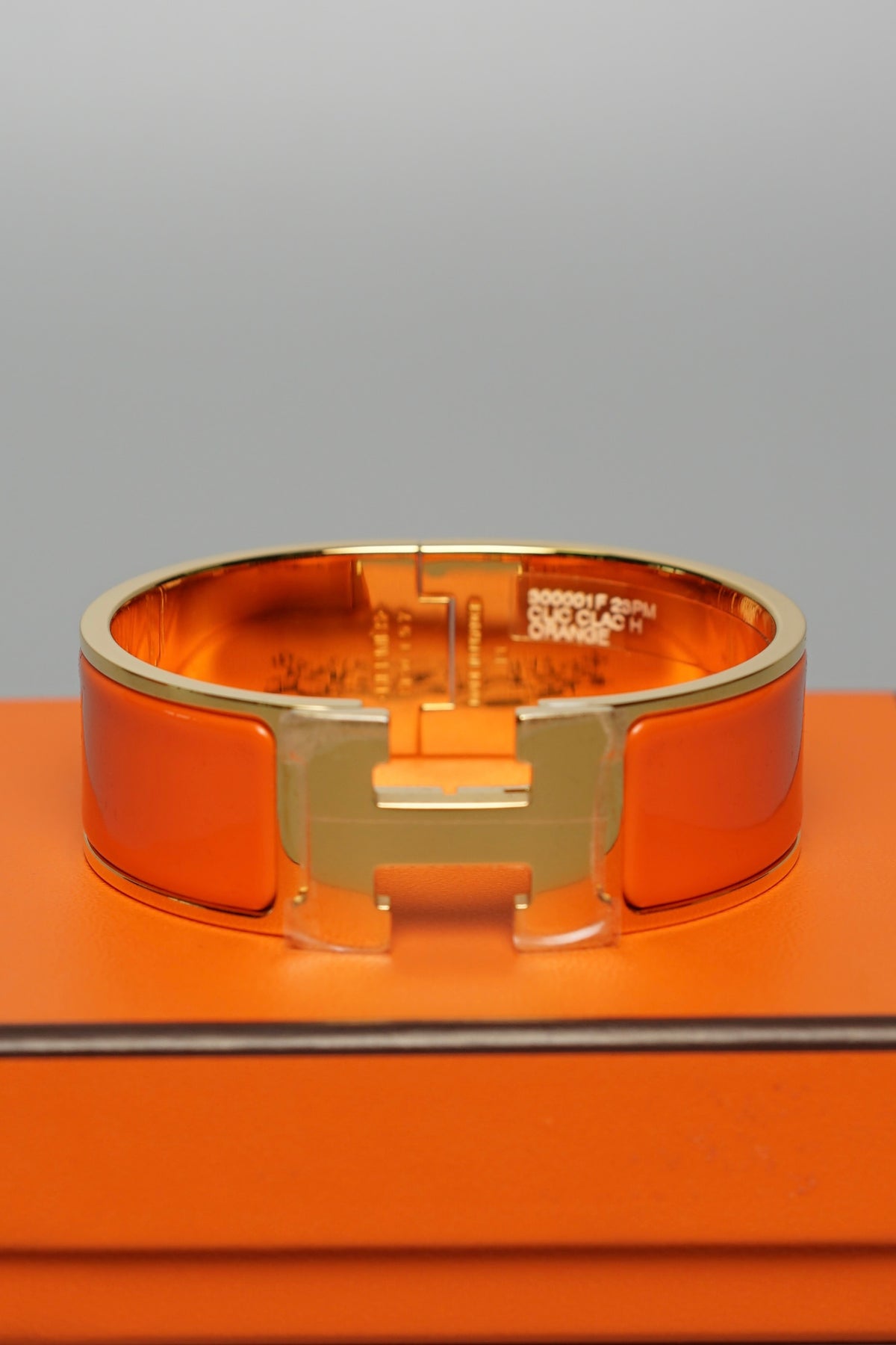 Orange Hermes click clack bracelet.. Birthday pressie!  Bracelets outfit, Hermes  bracelet orange, Hermes bracelet