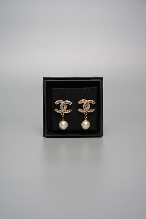 Chanel CC Logo Pearl Earrings (Brand New)