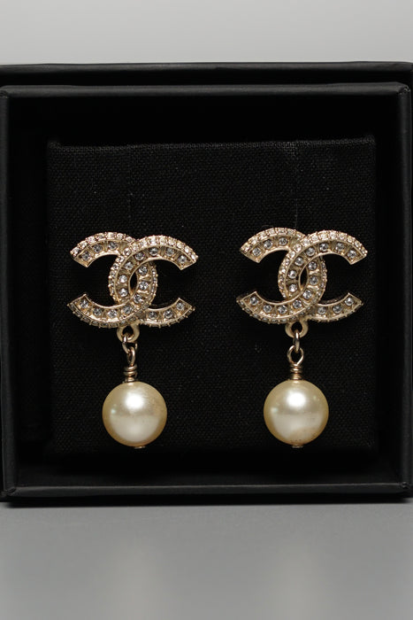 Chanel CC Logo Pearl Earrings (Brand New)