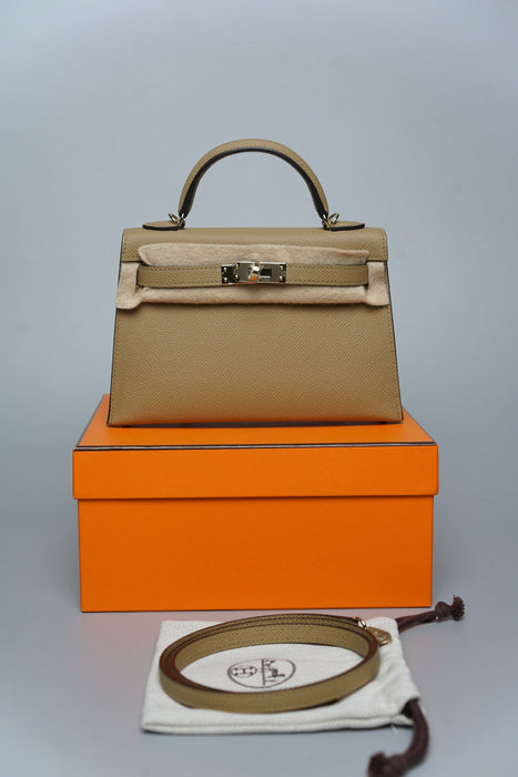 Hermes Kelly 20 in Poussiere Permabrass (Brand New)