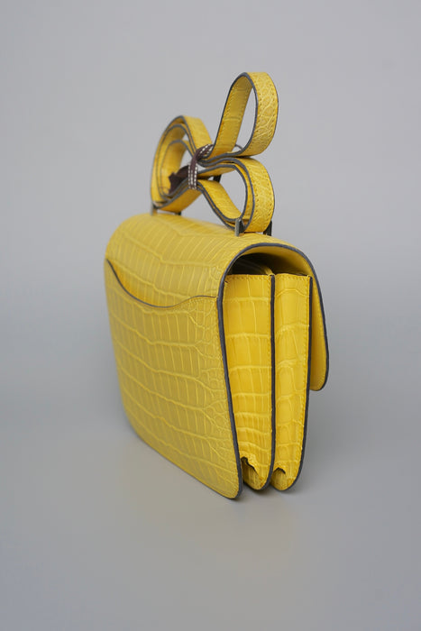 Hermes Constance 18 in Mimosa Matte Alligator Phw