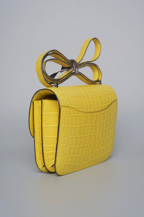 Hermes Constance 18 in Mimosa Matte Alligator Phw