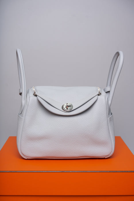 Hermes Lindy 26 in Blue Pale Phw