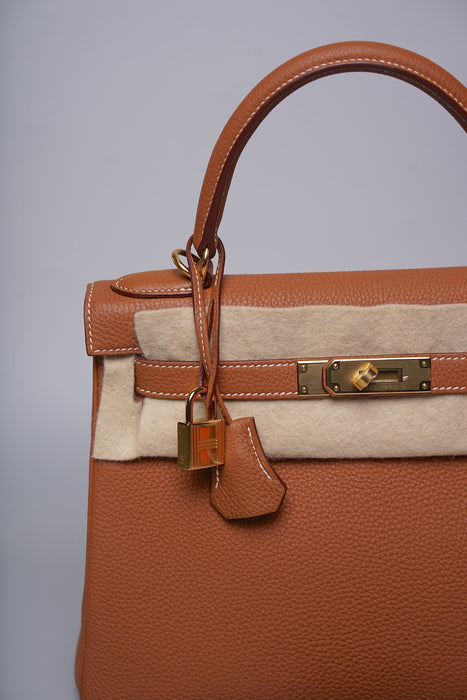 Hermes Kelly 28 in Gold Togo Ghw