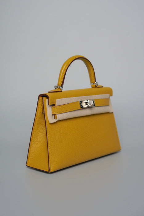 Hermes Kelly 20 in Jaune Ambre Verso Gold Phw