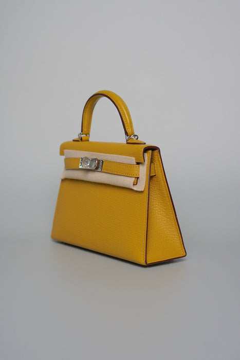 Hermes Kelly 20 in Jaune Ambre Verso Gold Phw