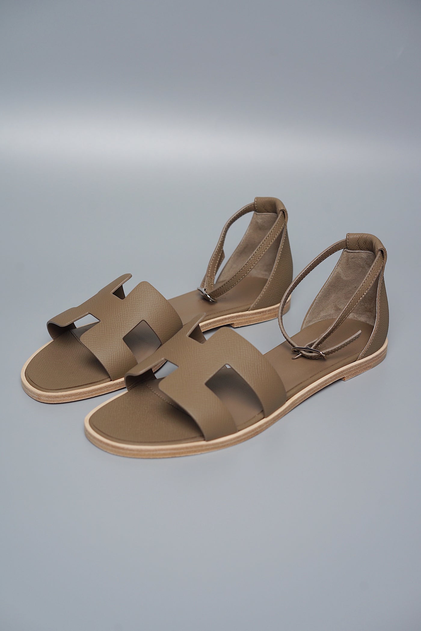 Hermes Santorini Sandals in Etoupe Size 38.5 (Brand New)– orangeporter