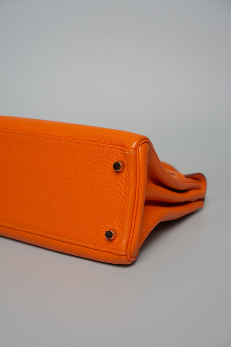 Hermes Kelly 28 in Orange Clemence Ghw