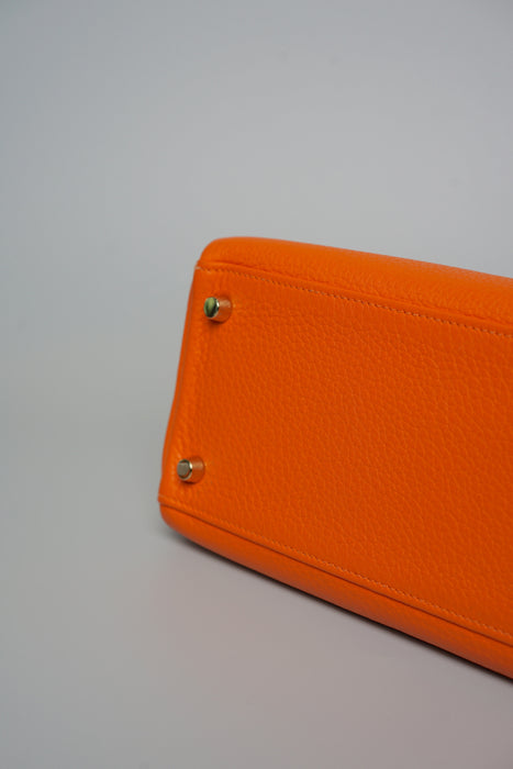Hermes Kelly 28 in Orange Clemence Ghw