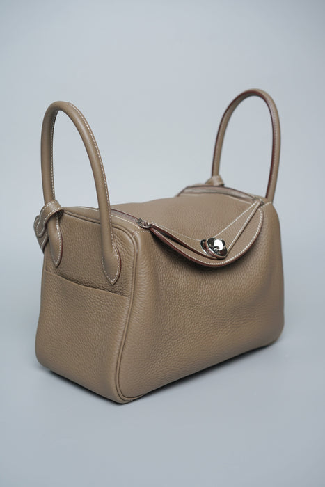 Hermes Lindy 26 in Etoupe Phw