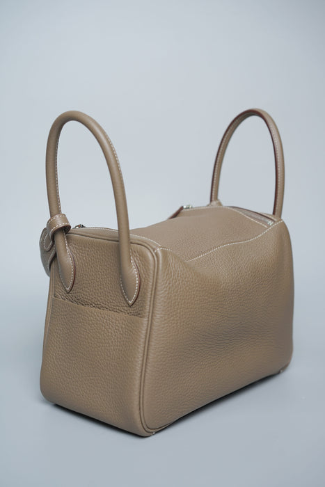 Hermes Lindy 26 in Etoupe Phw
