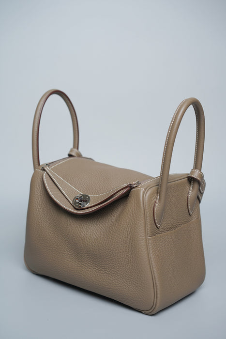 Hermes Lindy 26 in Etoupe Phw