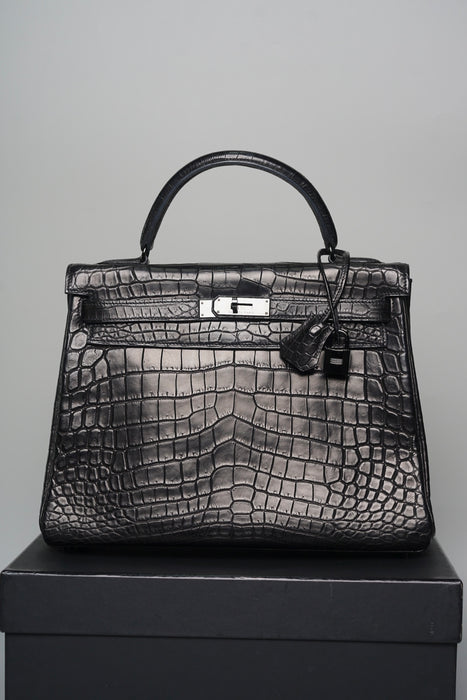 Hermes Kelly 32 in So Black Matte Niloticus Phw
