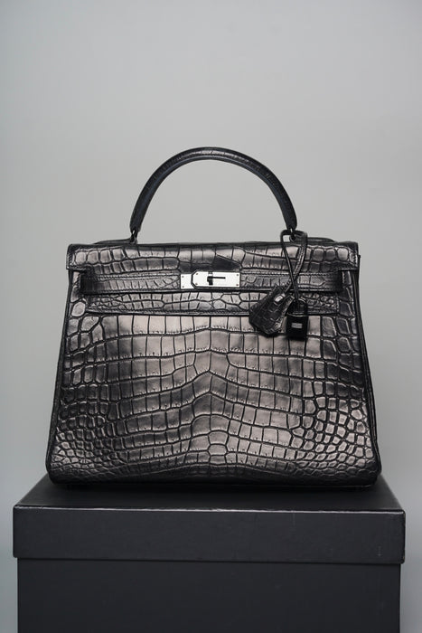 Hermes Kelly 32 in So Black Matte Niloticus Phw