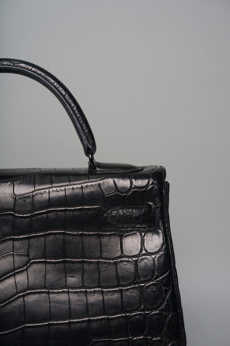 Hermes Kelly 32 in So Black Matte Niloticus Phw