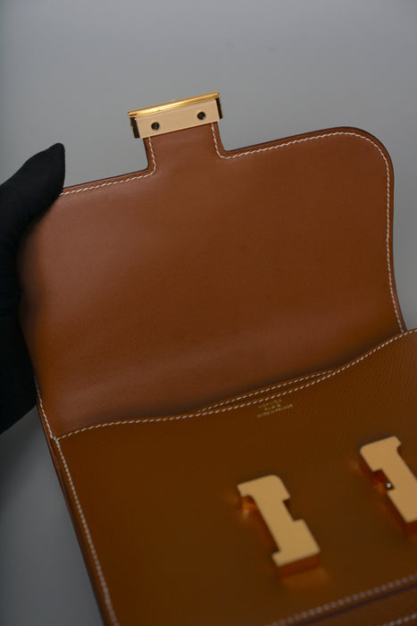 Hermes Constance 18 in Gold Epsom Ghw