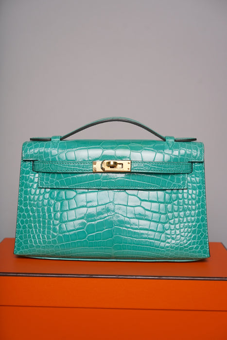 Hermes Kelly Pochette in Vert Jade Shiny Alligator Ghw