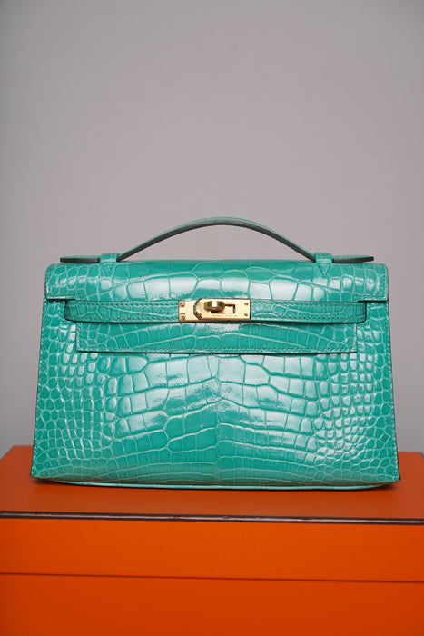 Hermes Kelly Pochette in Vert Jade Shiny Alligator Ghw