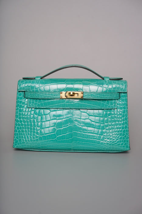 Hermes Kelly Pochette in Vert Jade Shiny Alligator Ghw