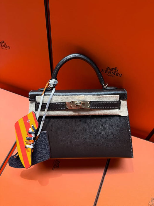 Hermes Kelly 20 in Bai Brun Madame Permabrass (Brand New)