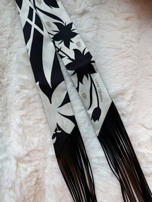 Hermes Bouquet Final Leather Fringe Twilly in Creme / Noir (Brand New)