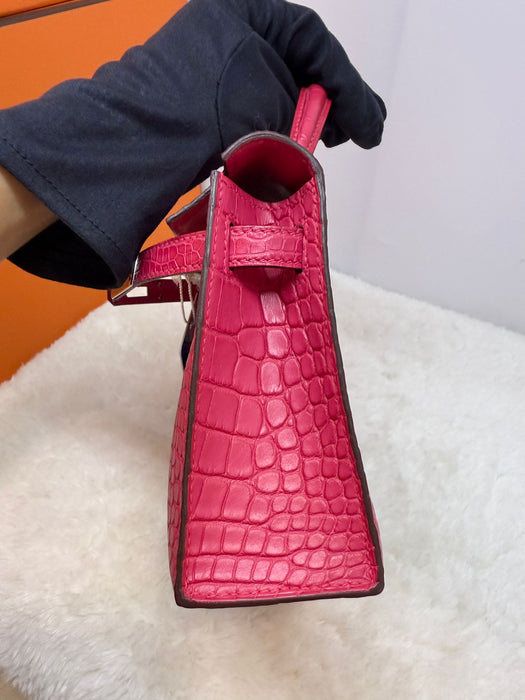 Hermes Kelly 20 in Rose Extreme Matte Alligator Phw (Brand New)