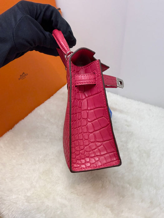 Hermes Kelly 20 in Rose Extreme Matte Alligator Phw (Brand New)