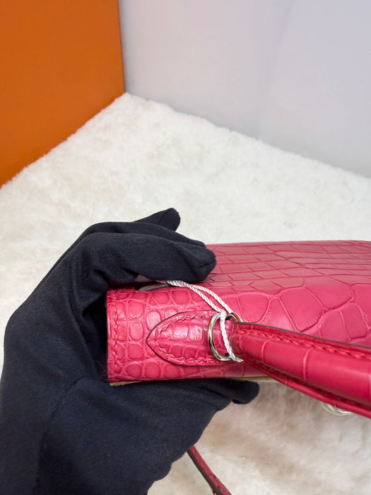 Hermes Kelly 20 in Rose Extreme Matte Alligator Phw (Brand New)