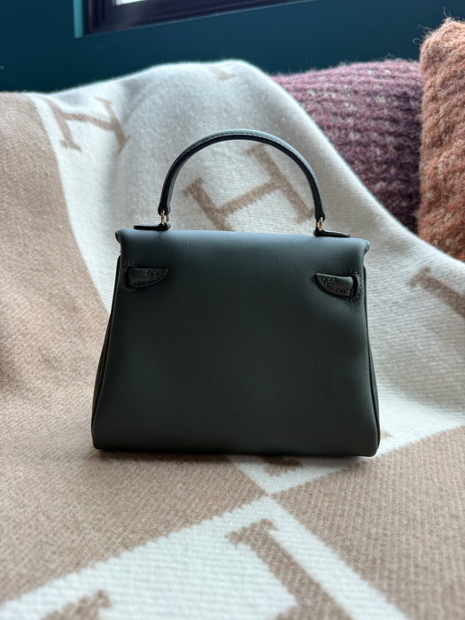 Hermes Kelly Dole in Vert Fonce/Vert Peppermint Permabrass (Brand New)