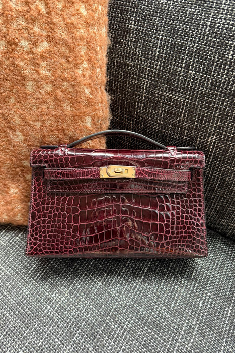 Hermes Kelly Pochette in Bordeaux Shiny Alligator Permabrass