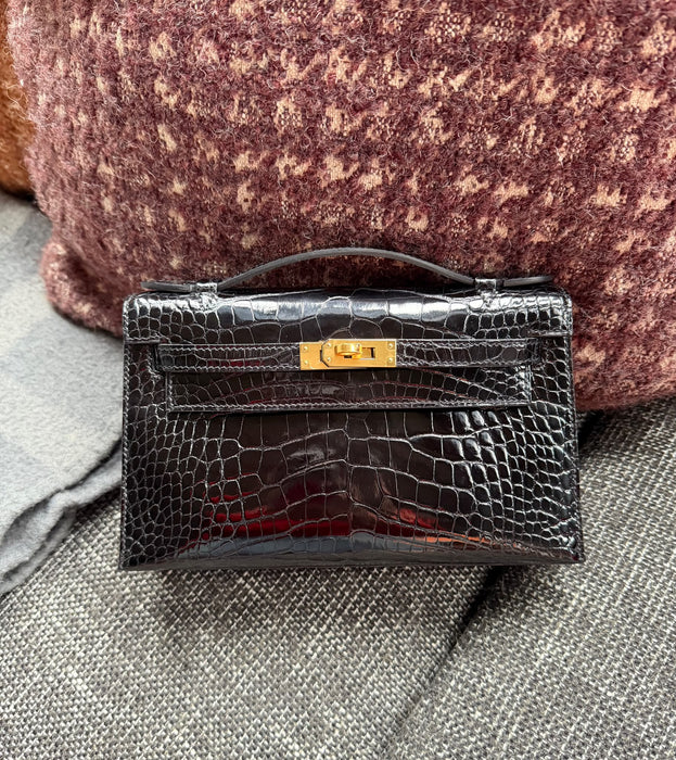 Hermes Kelly Pochette in Black Shiny Alligator Ghw
