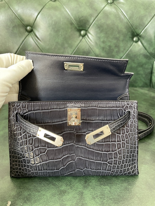 Hermes Kelly 20 in Blue Marine Matte Croc Phw