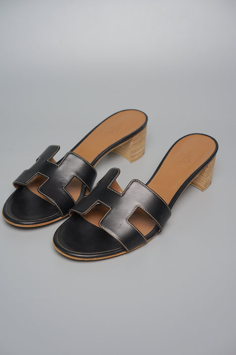 Hermes Oasis Sandals in Black, Size 39