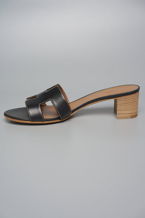 Hermes Oasis Sandals in Black, Size 39