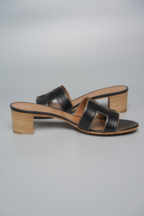 Hermes Oasis Sandals in Black, Size 39