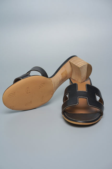 Hermes Oasis Sandals in Black, Size 39