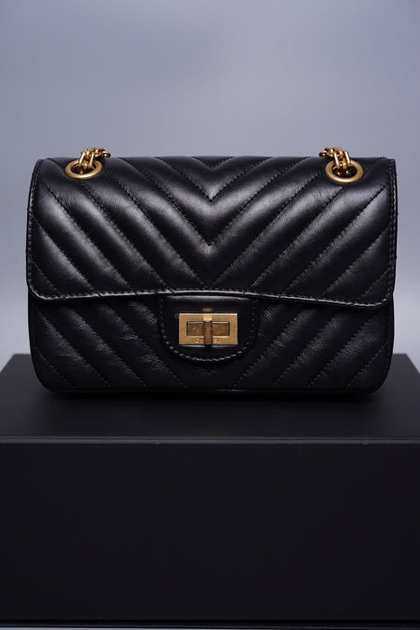 Chanel Reissue 2.55 Classic Chevron Flapbag in Black Ghw (Brand New)