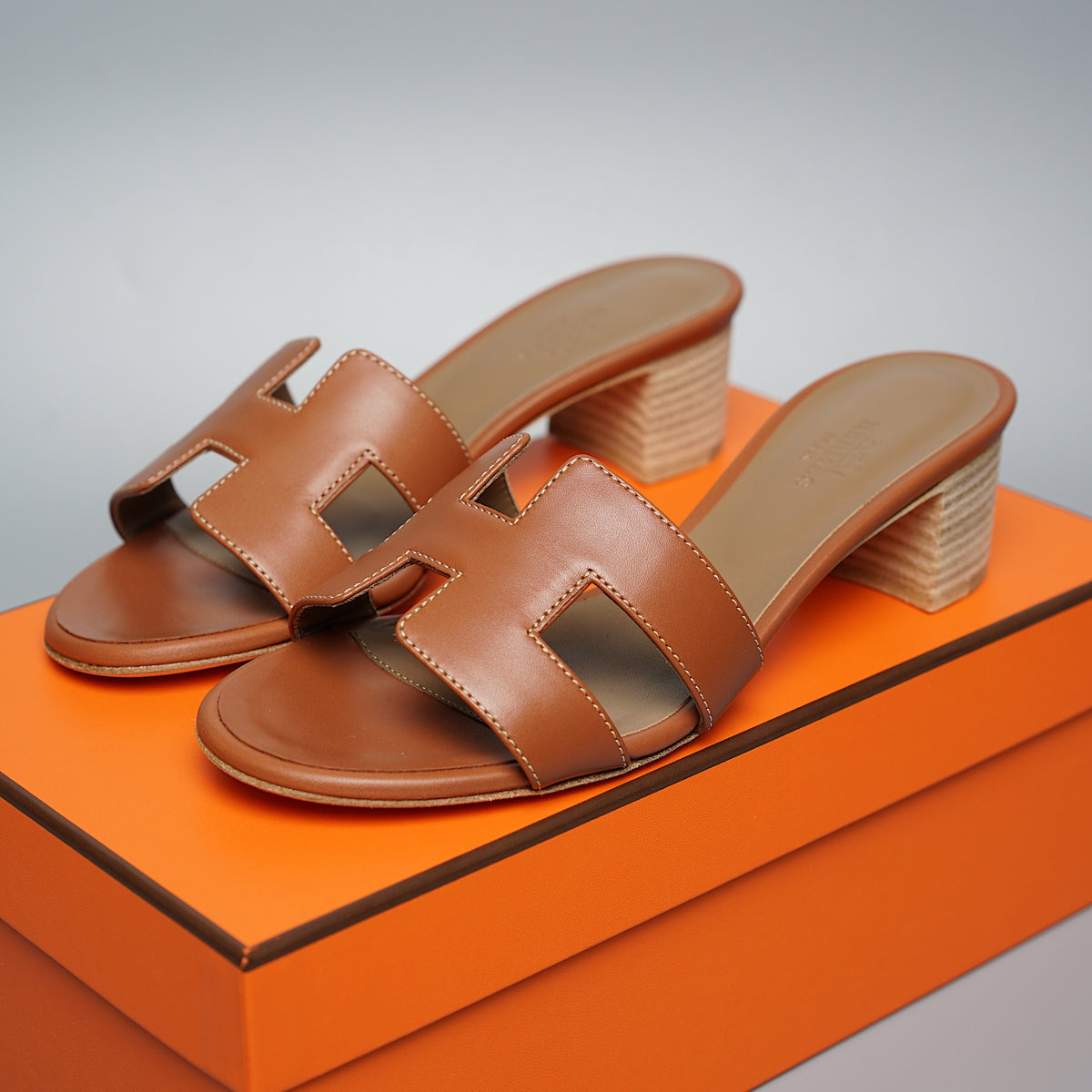 Hermes Oasis Sandals in Gold Size 35 (Brand New)– ORANGEPORTER