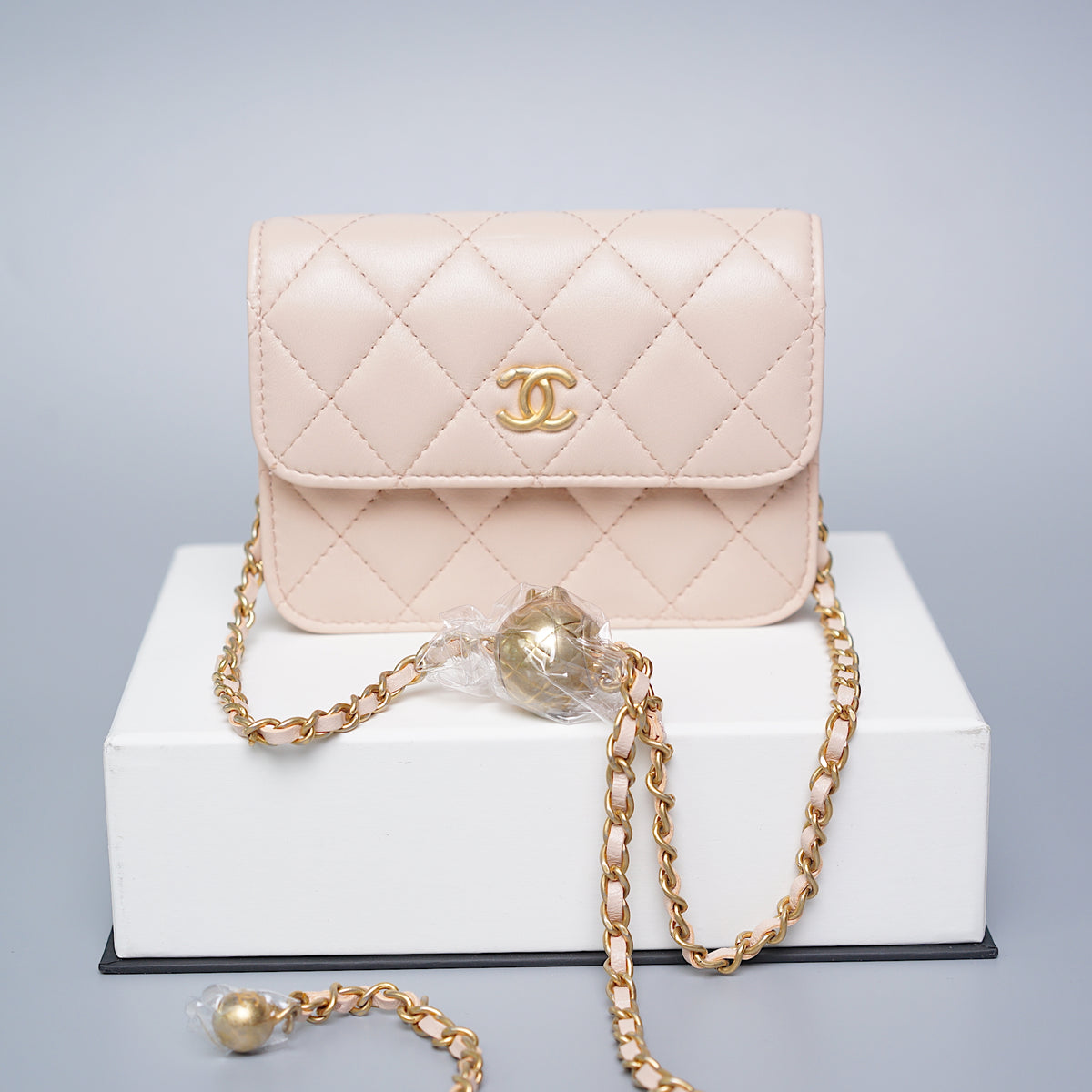 SASOM  bags Chanel Clutch With Chain Pearl Crush In Lambskin With