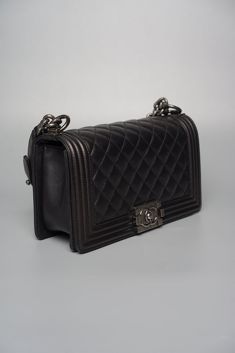 Medium Boy Chanel in Black Calfskin